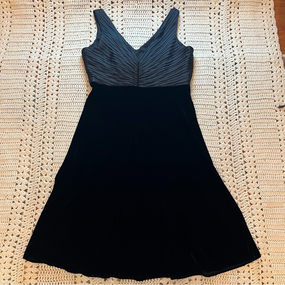 K Studio Collection Black Pleated Chiffon Bodice & Velvet Skirt Midi Dress SZ 16 - Picture 7 of 13